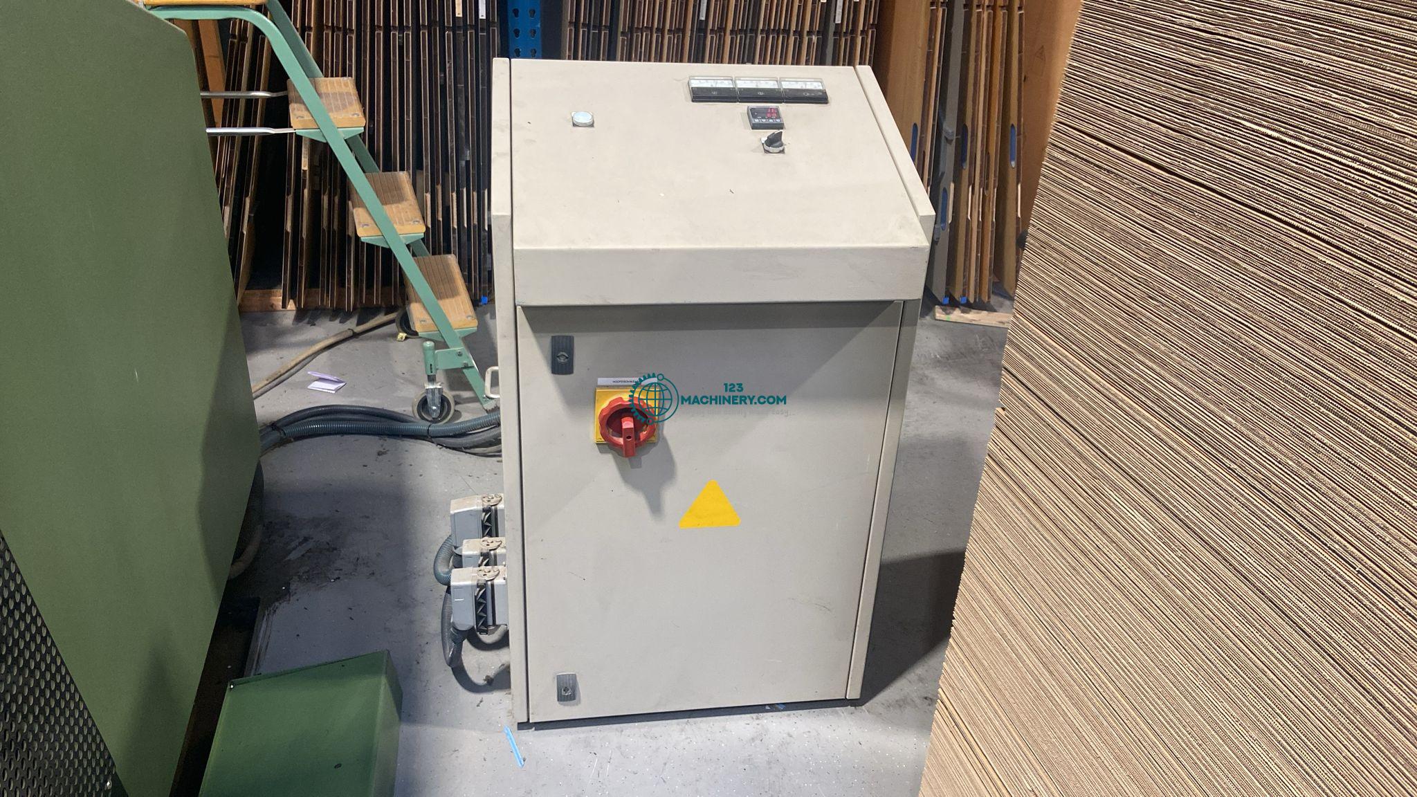 Clamshell die cutters